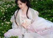 The Rise of Merino Wool in Traditional Chinese Clothing:The Story of Hanfu with a Modern Twist