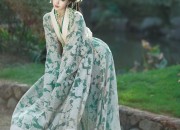 The Elegance of a Red Horseface Skirt:A Womans Journey into Traditional Beauty