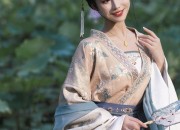 Elastic Band Horseface Skirt with Childrens Cloud-Inspired Shawl:A Blend of Comfort and Tradition