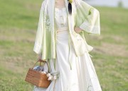 Reigniting the Essence of Hanfu:A Clean and Pure Journey Through Traditional Chinese Elegance