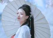 The Splendor of Cheongsam:Silk Fabric and Its Cultural Significance