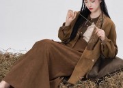 Low-Collared Childrens Cheongsam:A Cultural and Fashionable Blend