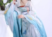 The Charm of Qiyao Skirts in Traditional Hanfu Fashion