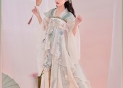 The Elegance of Cheongsam in Toast Ceremonies:A Cultural Journey