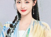 Enhanced Qipao Design for Girls in Autumn:A Fashionable Evolution