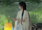 White Furry Shoes and Cheongsam:A Fashionable Fusion