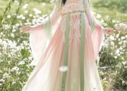 Reinventing the Traditional Brides Cheongsam:Modernizing the Classic Chinese Flag Robe