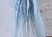 Reinventing the Cheongsam:The Rise of Modern Short-Style Flag袍 in 2025
