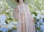 Princess-Inspired Hanfu and Fairy-like Qun:A Blend of Ancient Elegance and Modern Charm