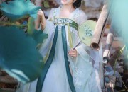 Summer Girl in Song-Style Hanfu:A Journey into Traditional Chinese Elegance