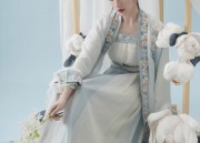 The Child in a Cheongsam:Embracing Traditional Elegance