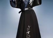 Wine Red Golden Silk Velvet Cheongsam:A Blend of Elegance and Tradition