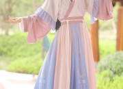 The Journey of a 9-Year-Old into the World of Hanfu Chinese Traditional Clothing)
