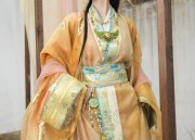 Youthful Fashion:The Rise of Seven-Point Sleeve Qipao