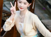 Embracing the New Red:The Evolution of Mini-Sized Chinese Cheongsam with Modern Styling