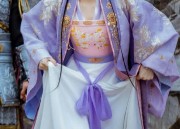 Plus-Size Beauty in Traditional Tang-Style Hanfu Fashion