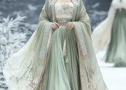 Teenage Fashion:The Elegance of Horseface Skirt with Jacket