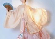 The Rise of Hanfu Style:The Allure of Sloping Cross-Over Bags