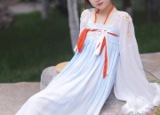 Reimagining Traditional Song-Era Hanfu:Modernizing Comfort and Style