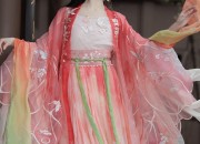 Sleeveless Blouse and Horseface Skirt:A Fashion Fusion