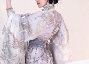 Creating the Perfect Placket for a Cheongsam:A Guide to Hemstiching Techniques
