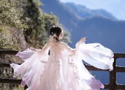 The Elegance of a Blue Hanfu Lady:Beauty and Grace in Traditional Chinese Attire