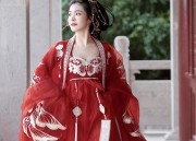 The Elegance of Cheongsam and Low-heeled Shoes