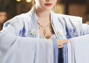 The Evolution of Stylish Split-Fork Cheongsam:A Cultural Icon in Fashion