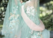 Classic Spring and Autumn Cheongsam with Seven-Quarter Length Sleeves