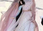Elegant Qipao:A Traditional Chinese Fashion Statement