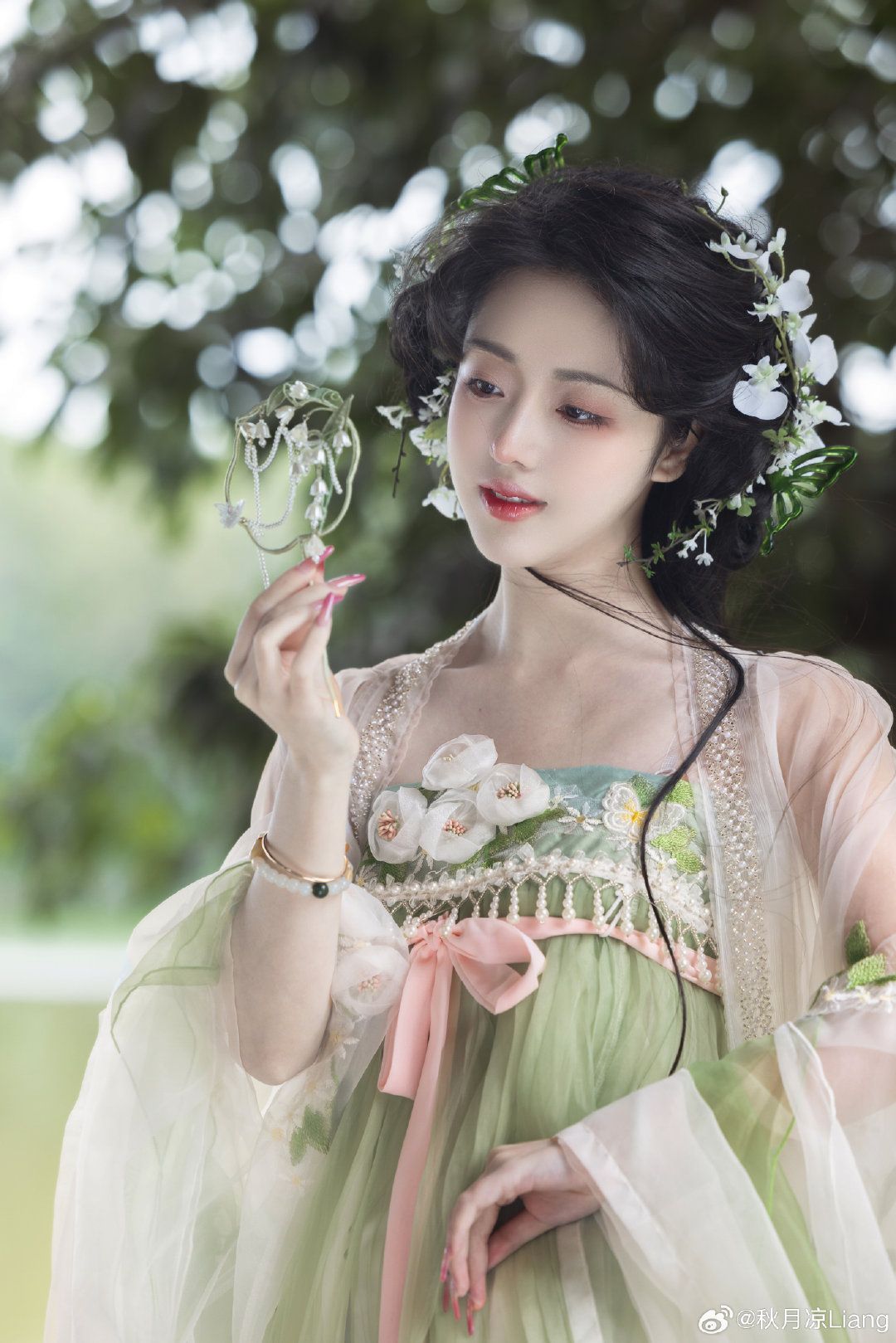 Summer Protection with Qipao Shawls and UV Protection Accessories