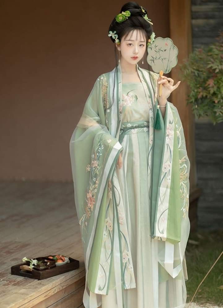 Reinventing the Cheongsam:The Modern Version of a Traditional Beauty for Modern Girls