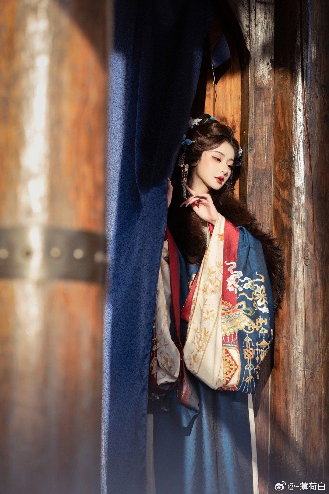 The Revival of the Robe Skirt:The Journey of Hanfu for Adults The Revival of the Robe Skirt:The Journey of Hanfu for Adults