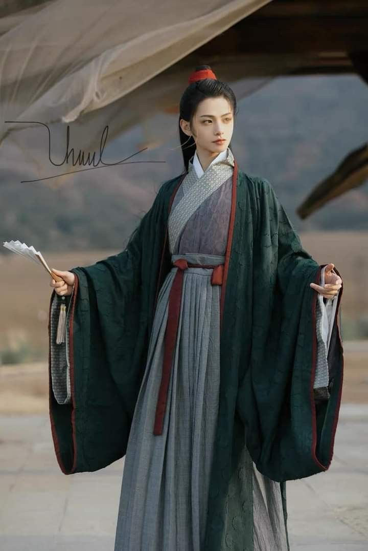 The Journey of a Young Child into the World of Hanfu:A Story of an Eleven-Year-Old The Journey of a Young Child into the World of Hanfu:A Story of an Eleven-Year-Old