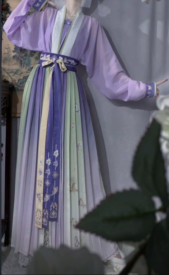 Vintage Cheongsam Elegance:The Allure of Shanghais Aristocratic Miss in the Republic Era