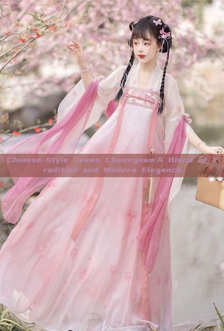 Chinese-Style Green Cheongsam:A Blend of Tradition and Modern Elegance