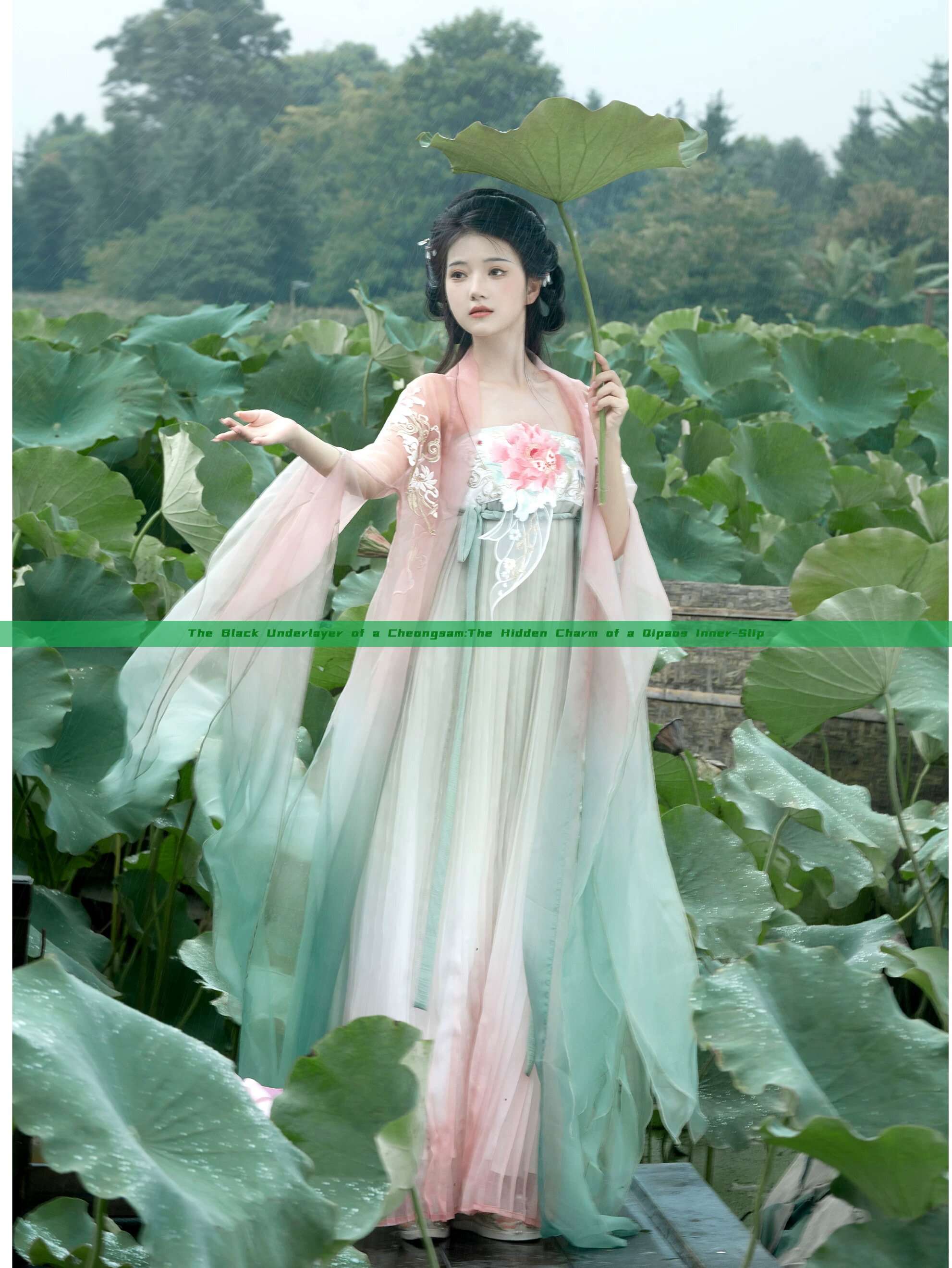 The Black Underlayer of a Cheongsam:The Hidden Charm of a Qipaos Inner-Slip The Black Underlayer of a Cheongsam:The Hidden Charm of a Qipaos Inner-Slip