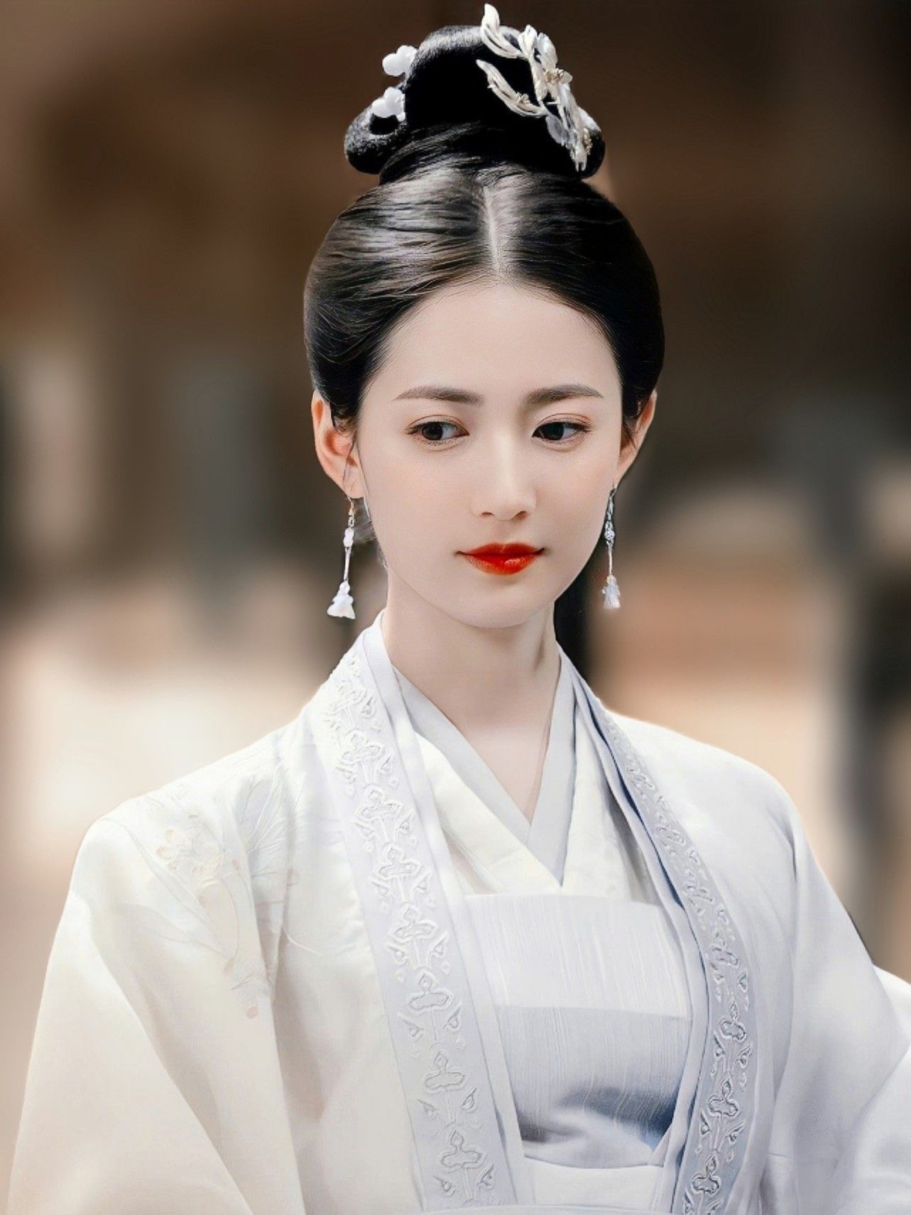 The Journey of a 10-Year-Old Girl into the World of Hanfu Traditional Chinese Clothing) The Journey of a 10-Year-Old Girl into the World of Hanfu Traditional Chinese Clothing)