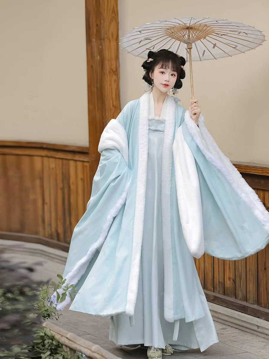 Hanfu Fashion for 11-Year-Old Elementary Students:Embracing Traditional Chinese Culture in School