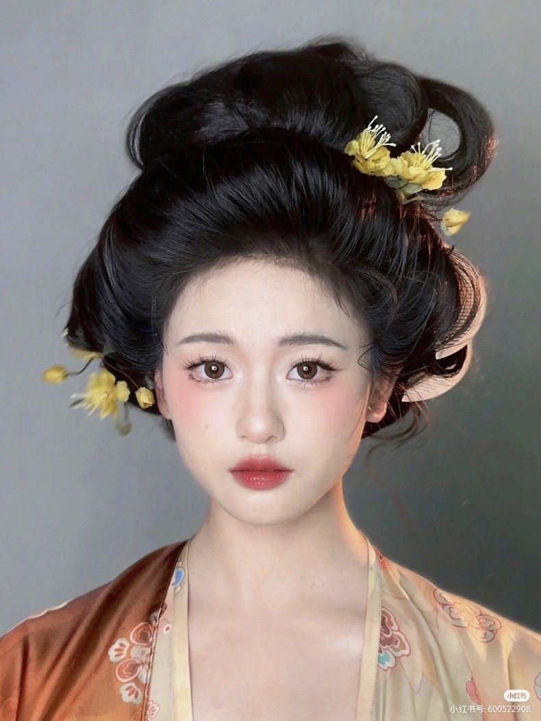 The Significance of Red Cheongsam in the Context of the College Entrance Examination The Significance of Red Cheongsam in the Context of the College Entrance Examination