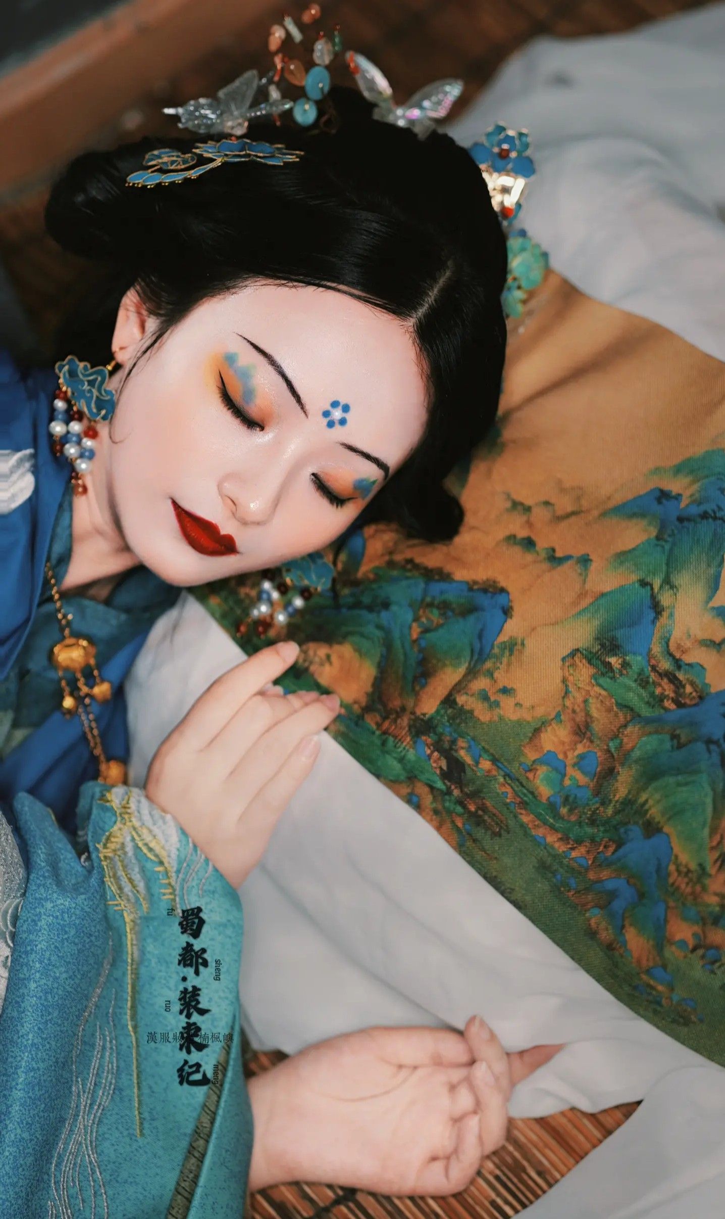 Traditional Tang Suit for a 10-Year-Old Girl:A Blend of Culture and Fashion Traditional Tang Suit for a 10-Year-Old Girl:A Blend of Culture and Fashion