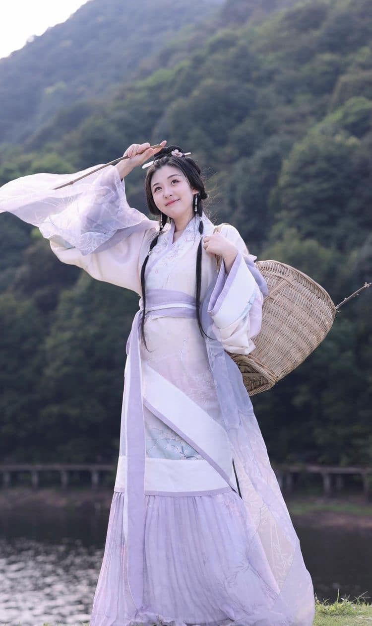 Mingle with Originality:Mingyue Xuans Journey into Original Hanfu Fashion Mingle with Originality:Mingyue Xuans Journey into Original Hanfu Fashion
