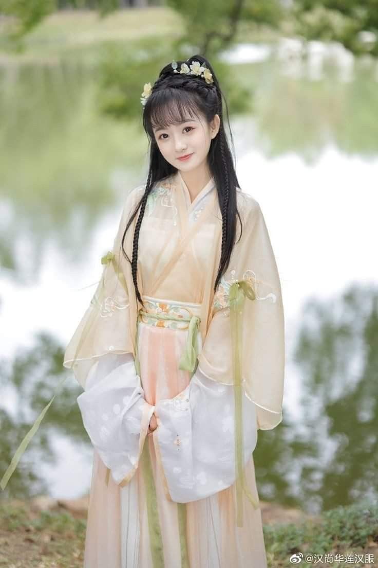 Embroidery Qipao Dress:A New Fashion Statement Embroidery Qipao Dress:A New Fashion Statement