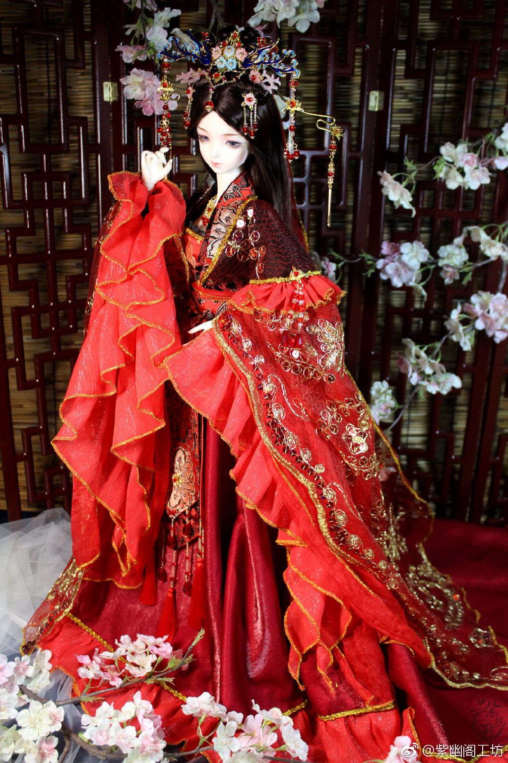 The 8-Year-Old Girl and Her Love for Traditional Chinese Hanfu at the Age of 7 The 8-Year-Old Girl and Her Love for Traditional Chinese Hanfu at the Age of 7