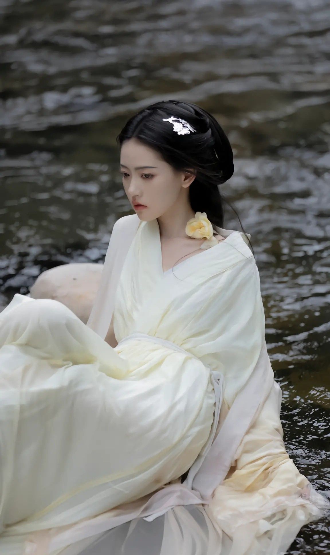 Phoenix Seeks the Phoenix:The Splendor of Hanfu Wedding in the Age of Flower-Bearing Marriages Phoenix Seeks the Phoenix:The Splendor of Hanfu Wedding in the Age of Flower-Bearing Marriages