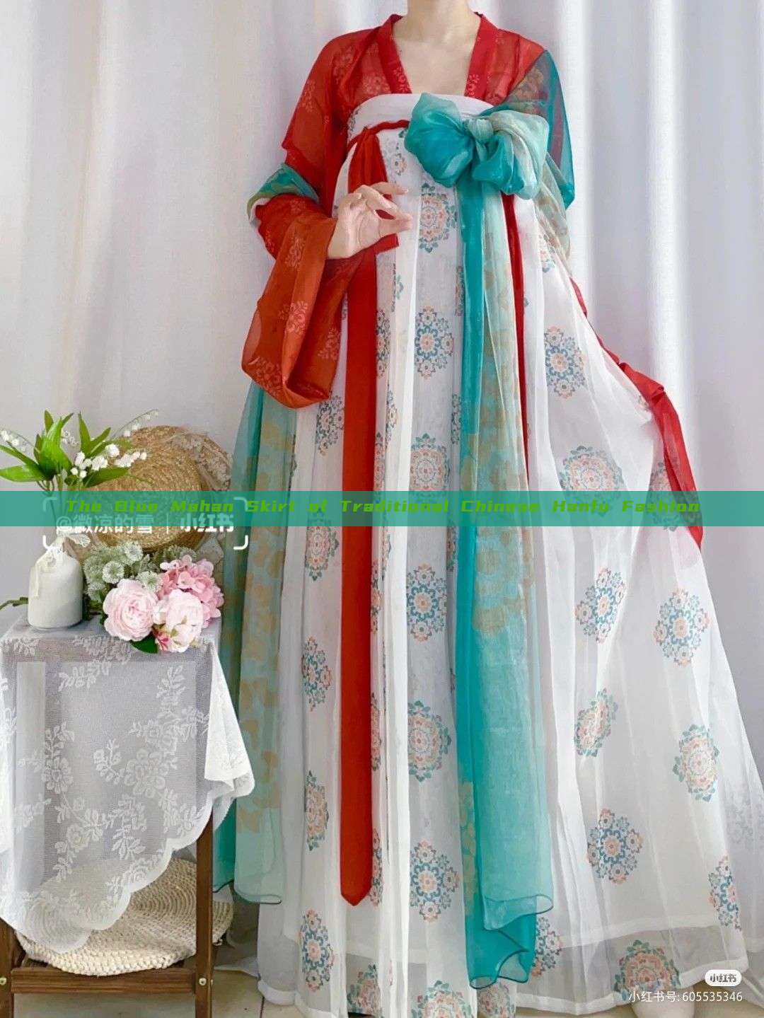 The Blue Mahan Skirt of Traditional Chinese Hanfu Fashion The Blue Mahan Skirt of Traditional Chinese Hanfu Fashion