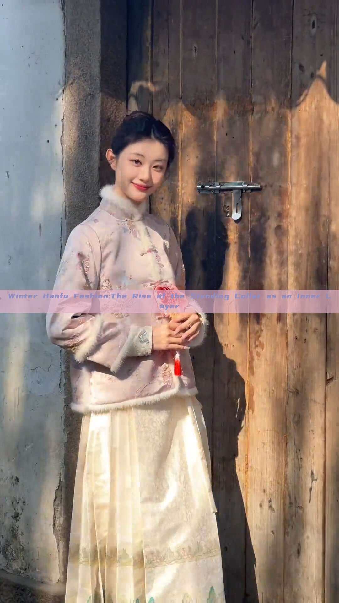 Winter Hanfu Fashion:The Rise of the Standing Collar as an Inner Layer