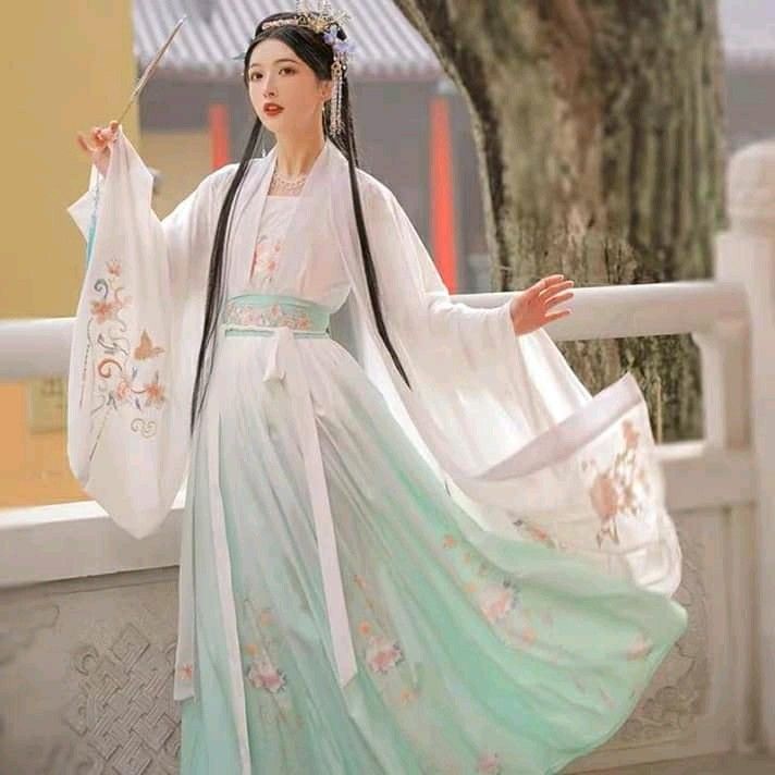 Summer Elegance:The New Chinese Traditional of Ma-Pin Skirt for Engagement Ceremonies Summer Elegance:The New Chinese Traditional of Ma-Pin Skirt for Engagement Ceremonies