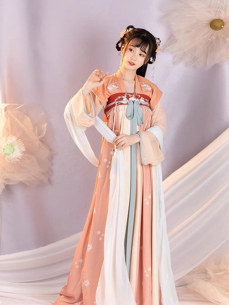 Authentic Hanfu Shoes:Unraveling the Essence of Traditional Elegance Authentic Hanfu Shoes:Unraveling the Essence of Traditional Elegance