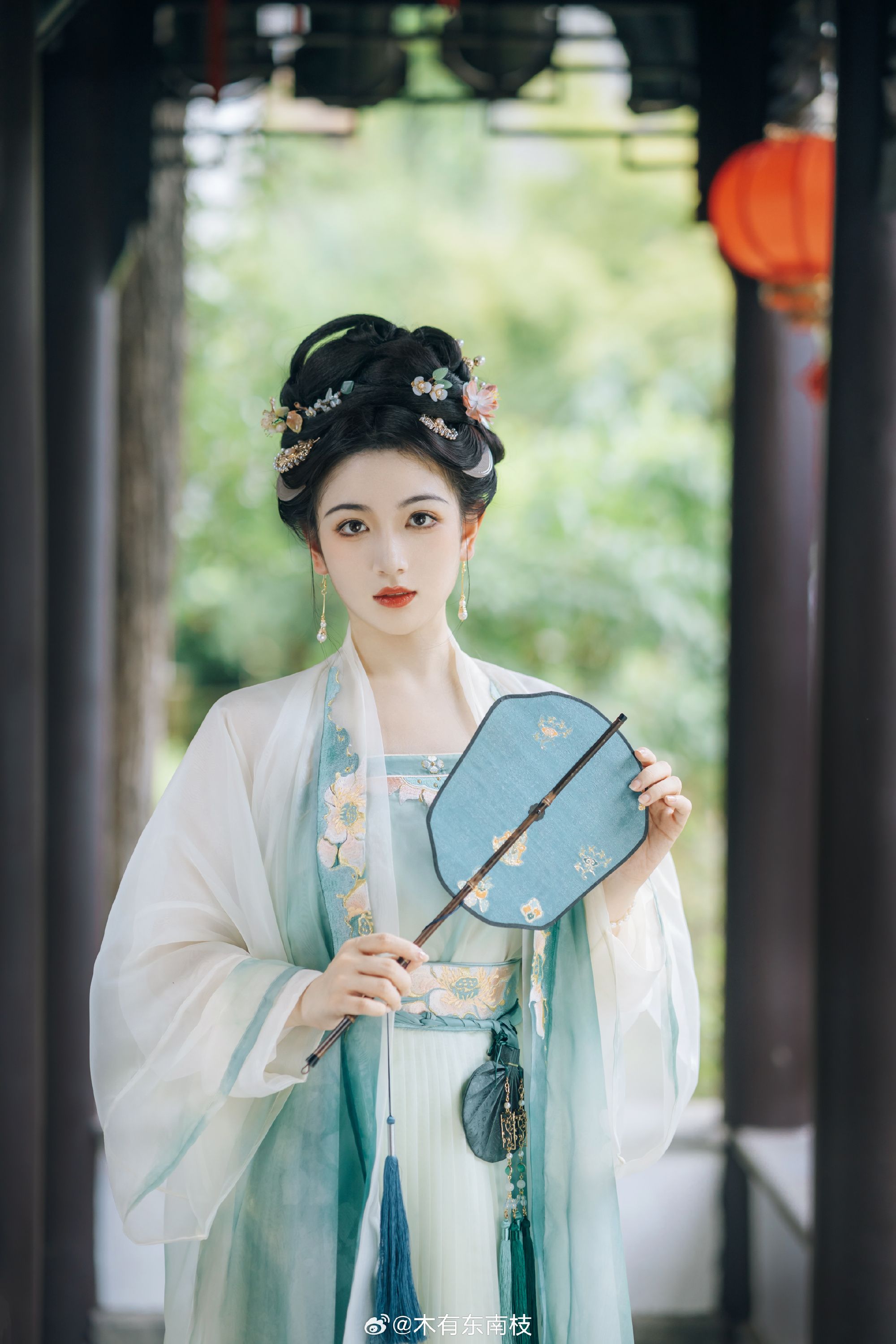The Elegance of Qipao and Short Boots:A Fashion Fusion